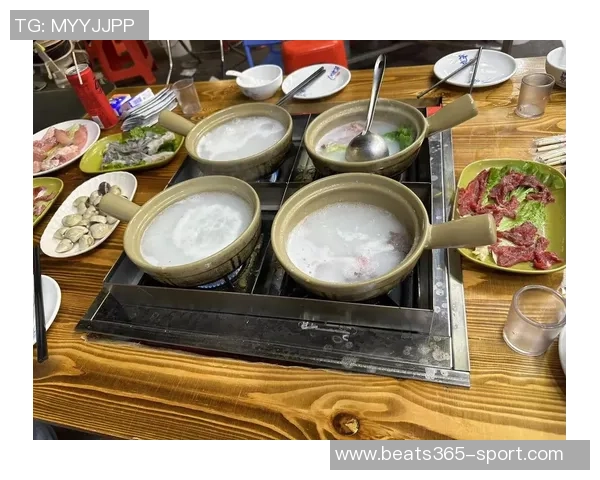 媒体人分享与亚当斯赛后夜宵合影羊肉串烧烤尽享美味时光