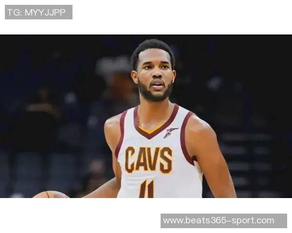 小莫布里半场表现出色7投4中贡献11分4篮板1助攻1盖帽