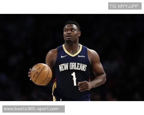 字母哥身穿43号球衣训练双臂肌肉线条惊艳全场引发热议