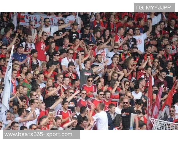 曼联老球迷感叹票价飞涨座位频换心中无奈难再热爱球队 曼联老球迷感叹票价飞涨座位频换心中无奈难再热爱球队