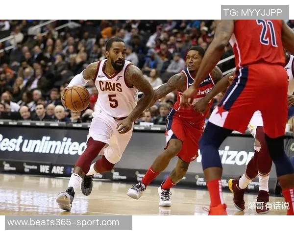 深圳外援史密斯半场表现抢眼四记三分助球队争胜