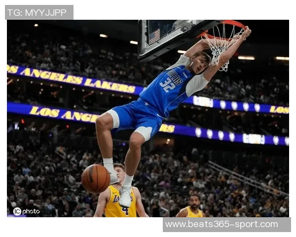 独行侠训练照曝光浓眉佩戴护目镜克莱弗与拉格齐齐亮相展现状态