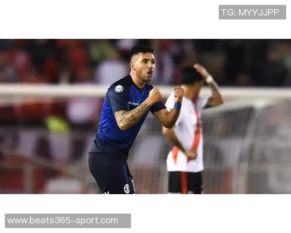 帕尔梅拉斯主帅高度评价21岁小将阿兰呼吁俱乐部给予涨薪待遇